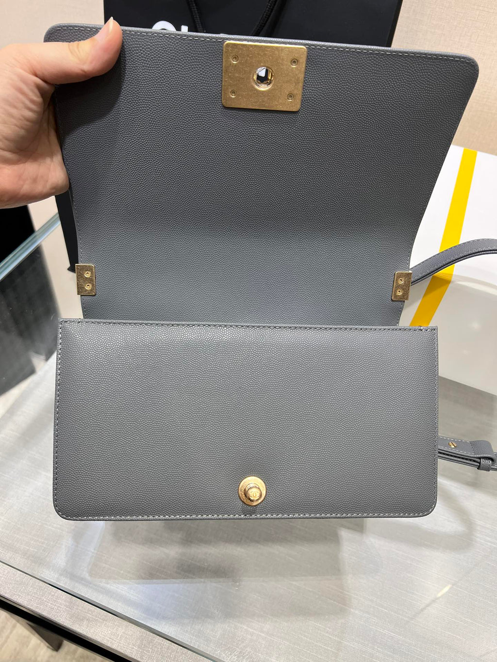 SAC GARÇON MOYEN 25 GRIS FONCÉ CAVIAR QUINCAILLERIE OR