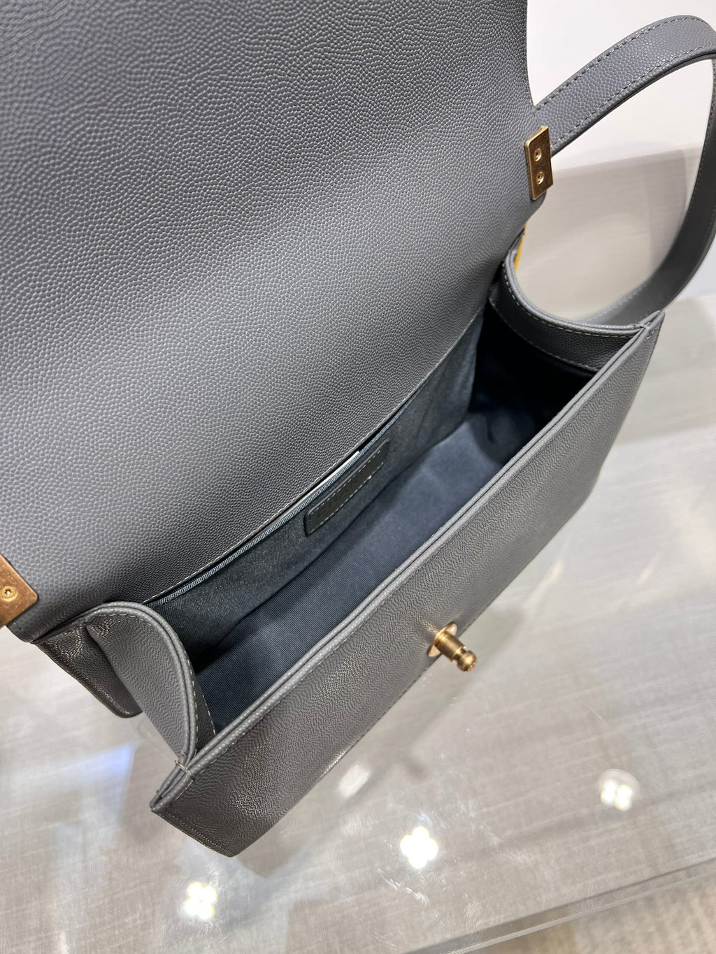 SAC GARÇON MOYEN 25 GRIS FONCÉ CAVIAR QUINCAILLERIE OR