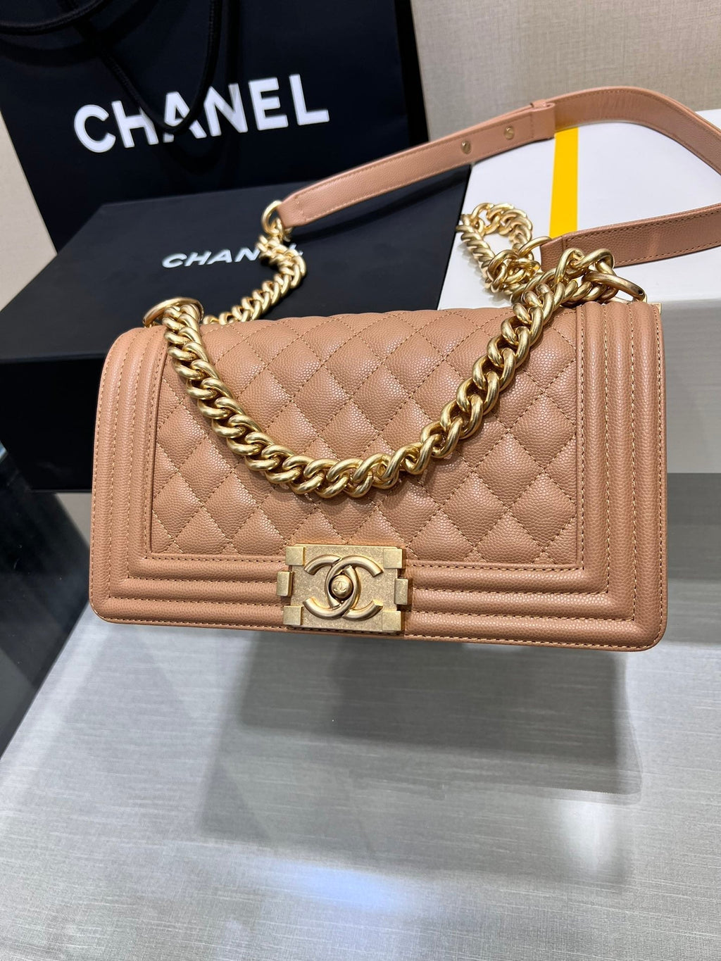 SAC GARÇON MOYEN 25 MARRON CAVIAR QUINCAILLERIE OR