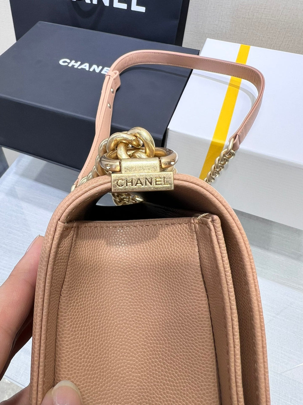 SAC GARÇON MOYEN 25 MARRON CAVIAR QUINCAILLERIE OR