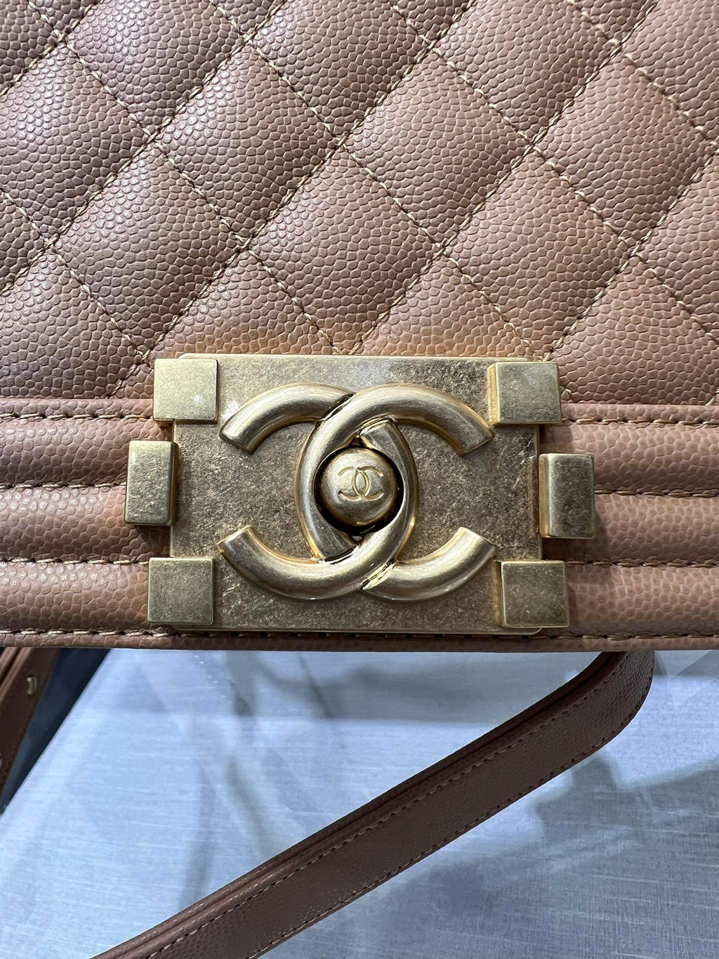 SAC GARÇON MOYEN 25 MARRON CAVIAR QUINCAILLERIE OR