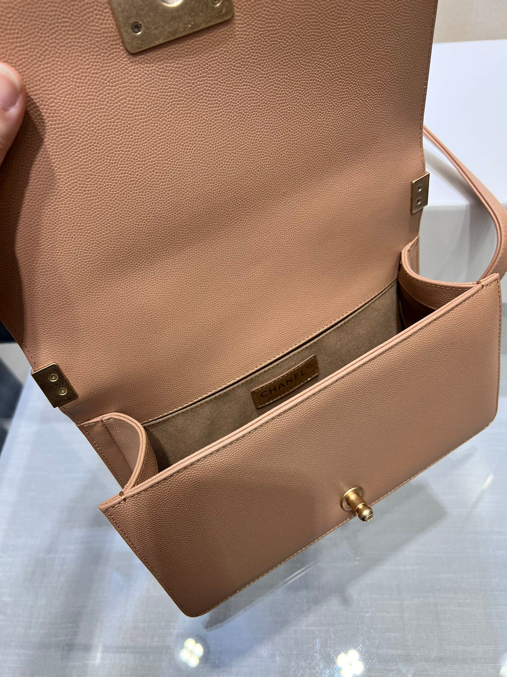 SAC GARÇON MOYEN 25 MARRON CAVIAR QUINCAILLERIE OR