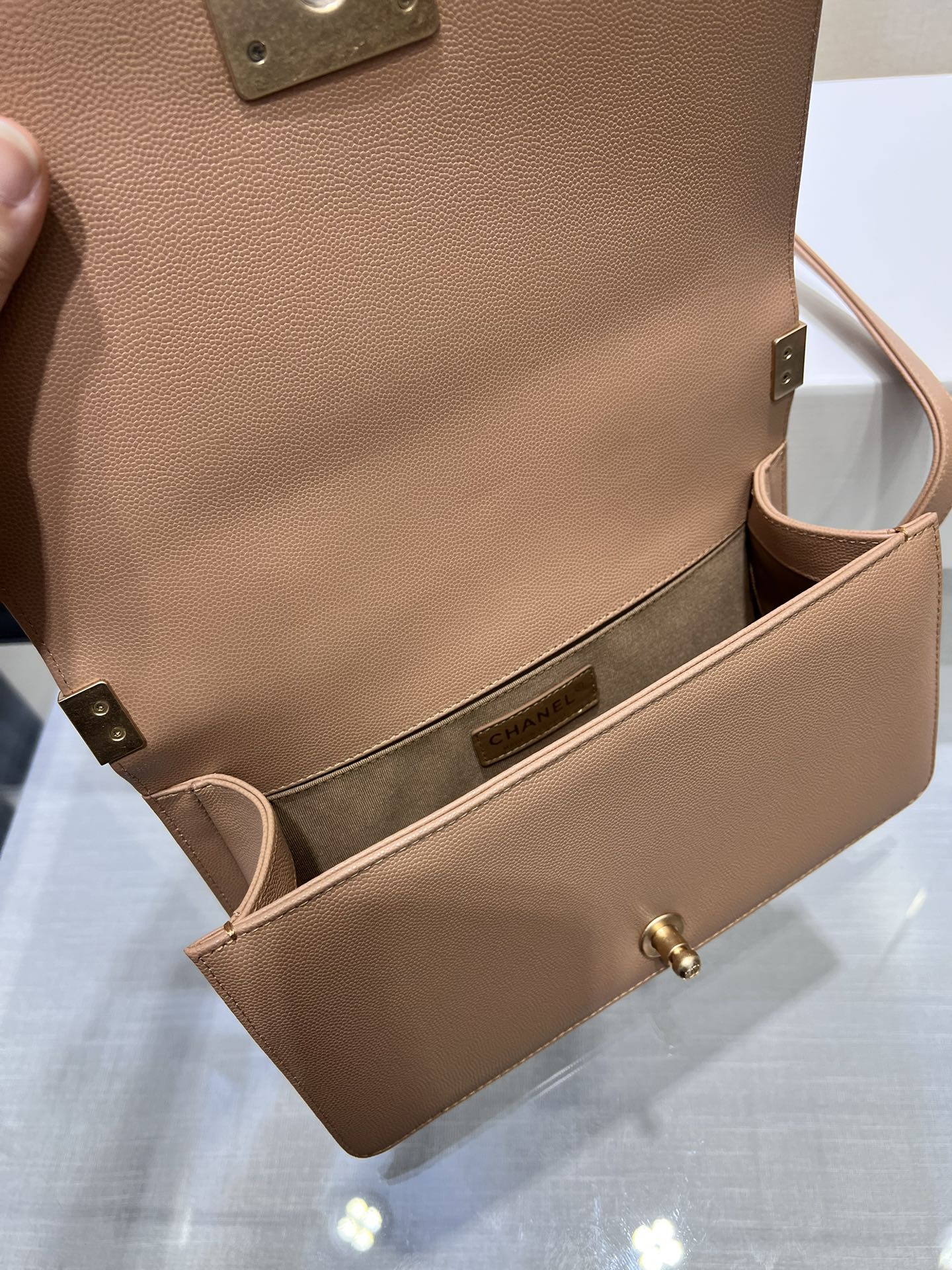 SAC GARÇON MOYEN 25 MARRON CAVIAR QUINCAILLERIE OR