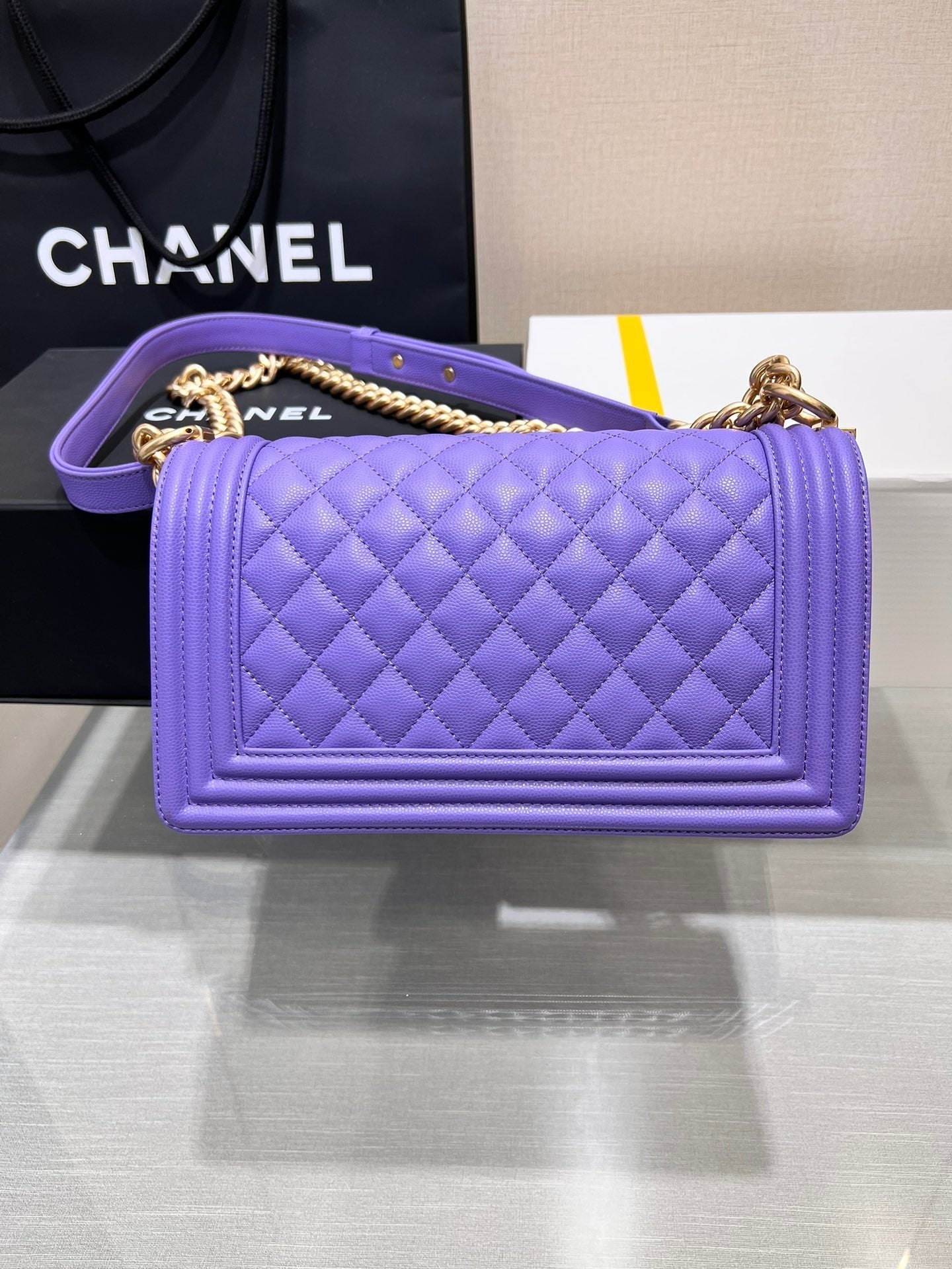 SAC GARÇON MOYEN 25 VIOLET CAVIAR QUINCAILLERIE OR