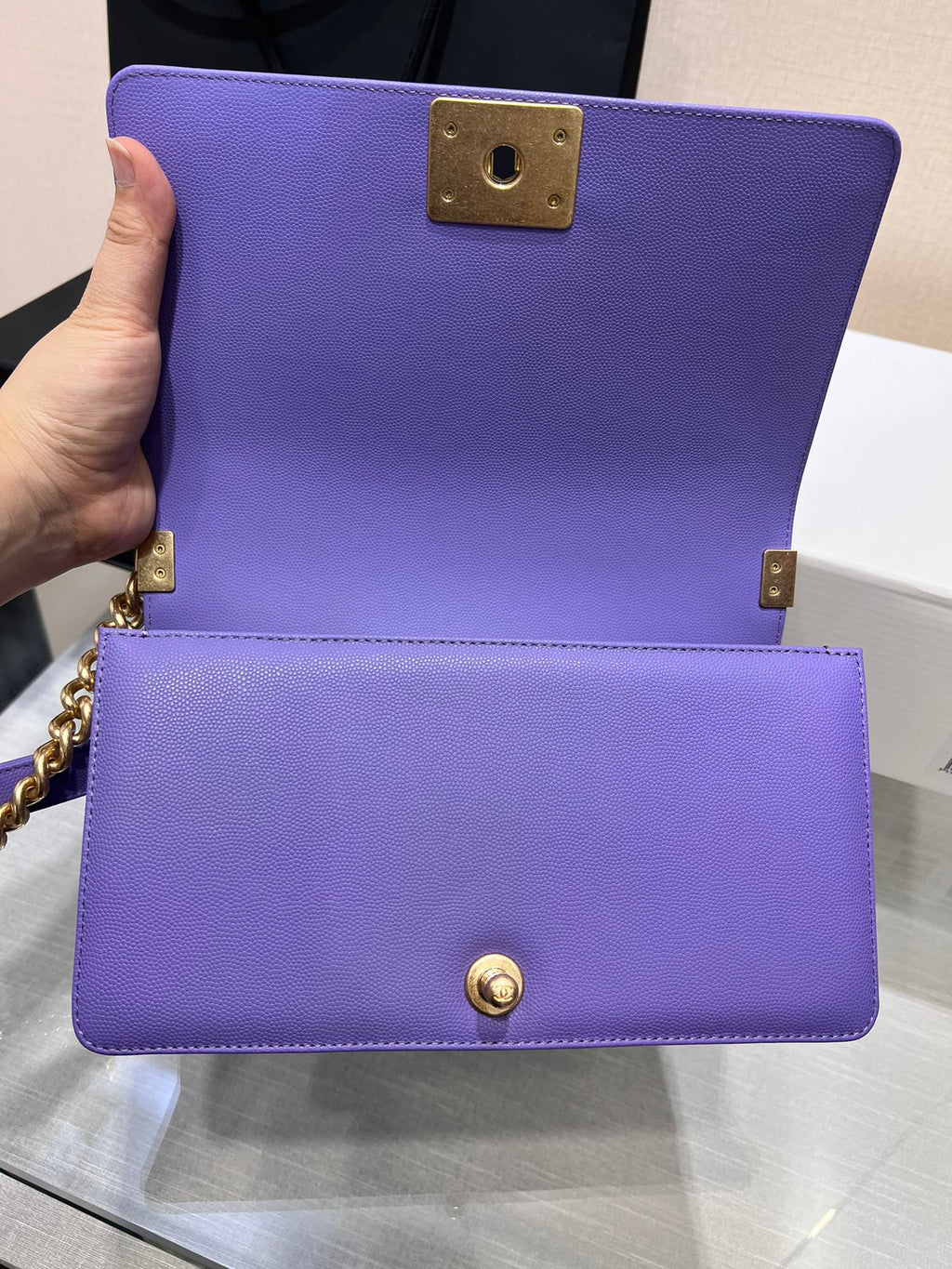 SAC GARÇON MOYEN 25 VIOLET CAVIAR QUINCAILLERIE OR