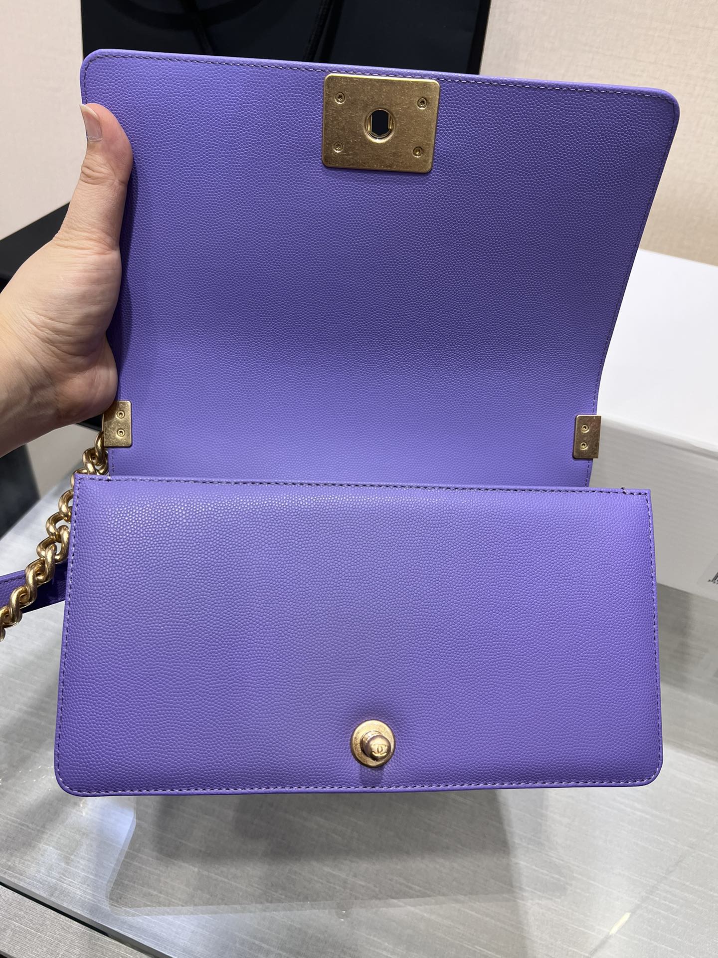 SAC GARÇON MOYEN 25 VIOLET CAVIAR QUINCAILLERIE OR