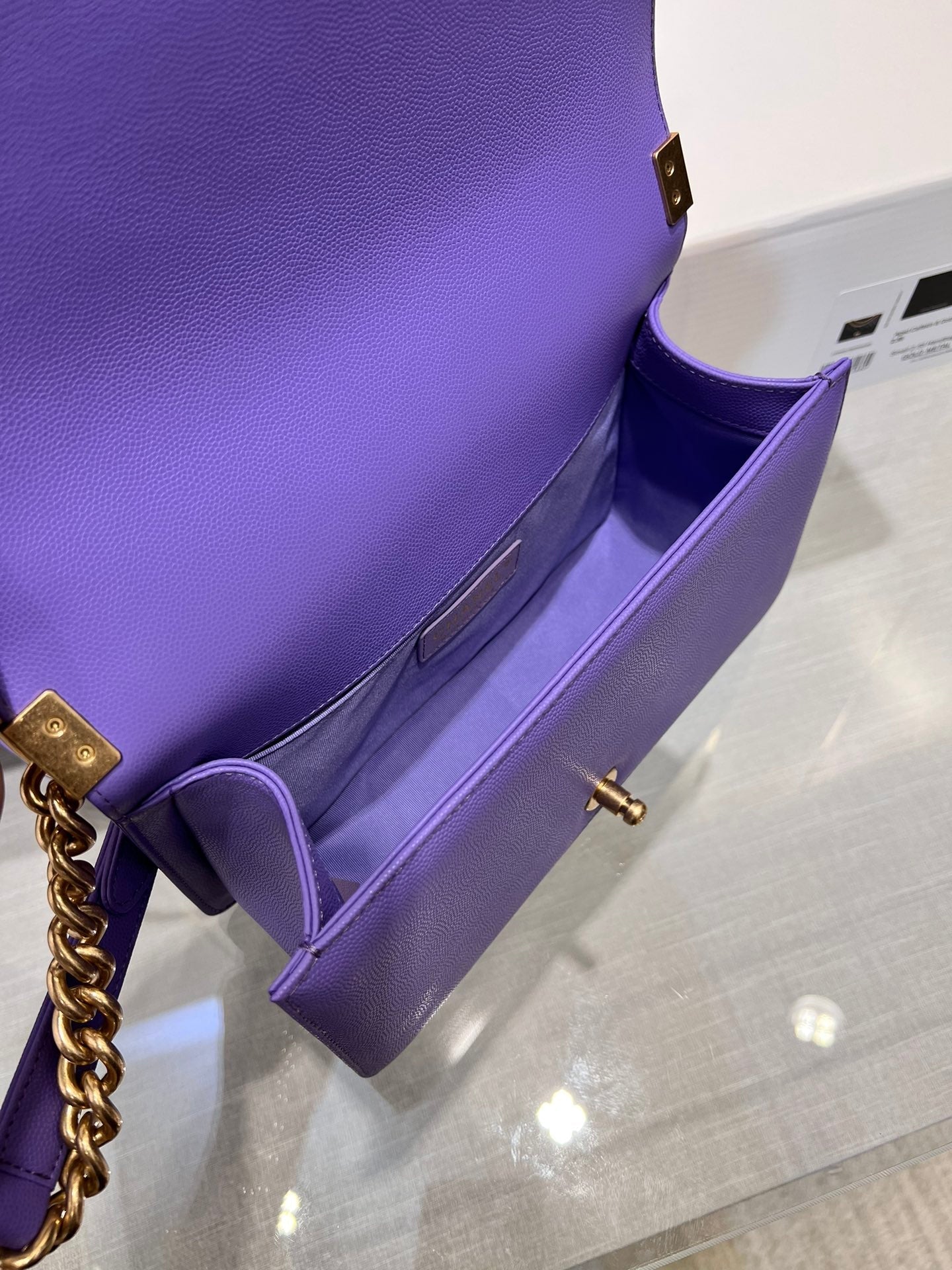 SAC GARÇON MOYEN 25 VIOLET CAVIAR QUINCAILLERIE OR