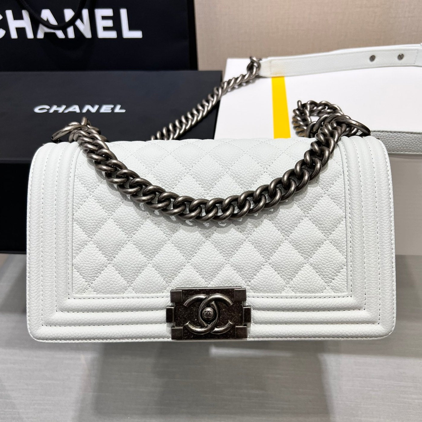 SAC GARÇON MOYEN 25 BLANC CAVIAR QUINCAILLERIE RUTHENIUM