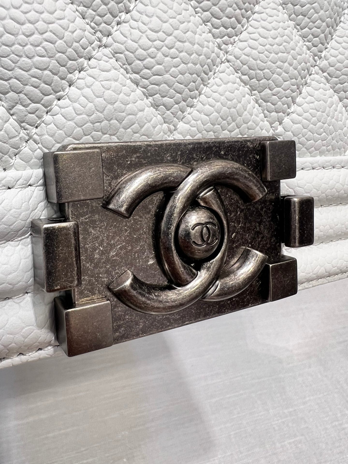 SAC GARÇON MOYEN 25 BLANC CAVIAR QUINCAILLERIE RUTHENIUM