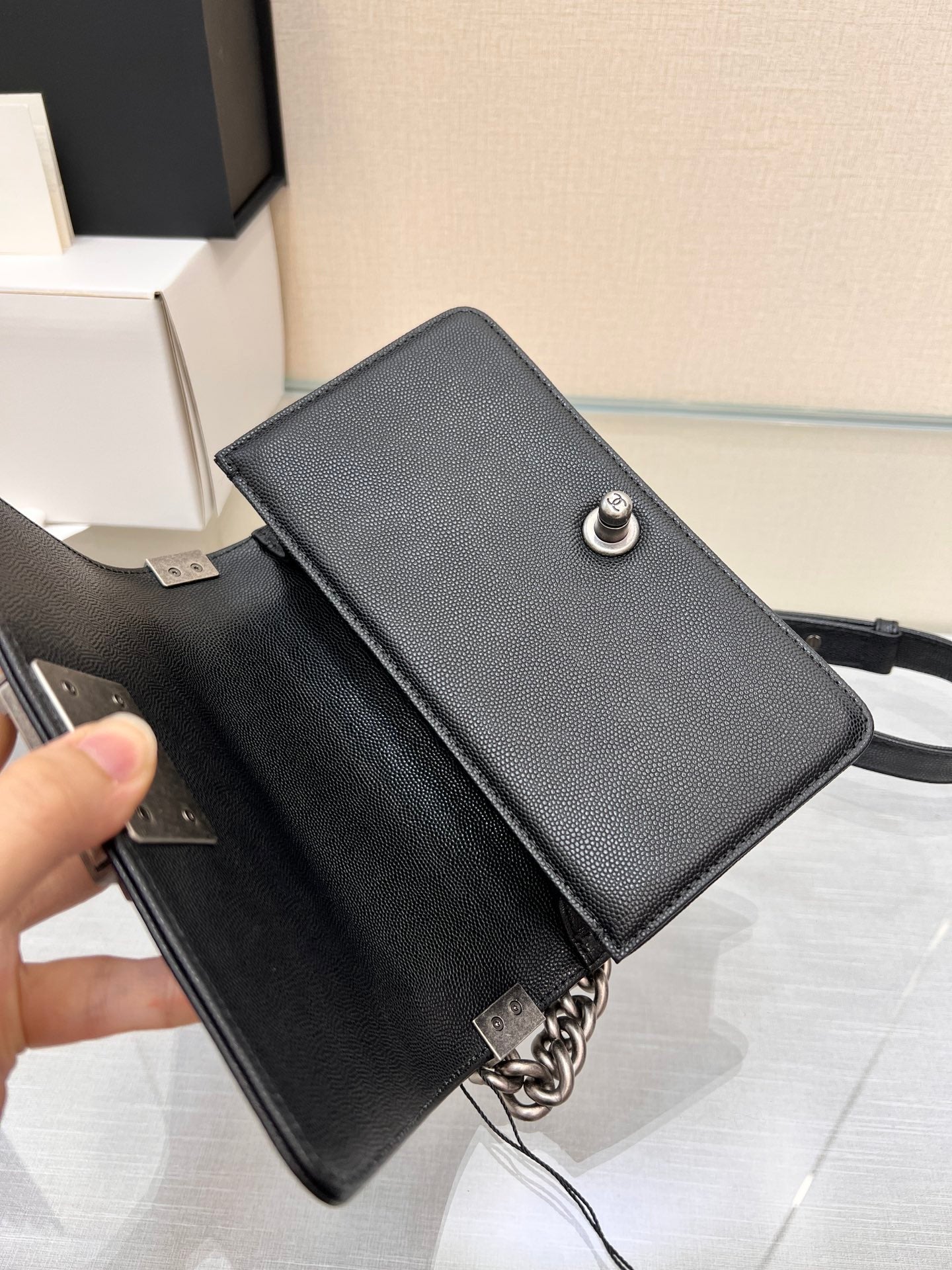 SAC GARÇON PETIT 20 NOIR CHEVRON CAVIAR QUINCAILLERIE RUTHENIUM
