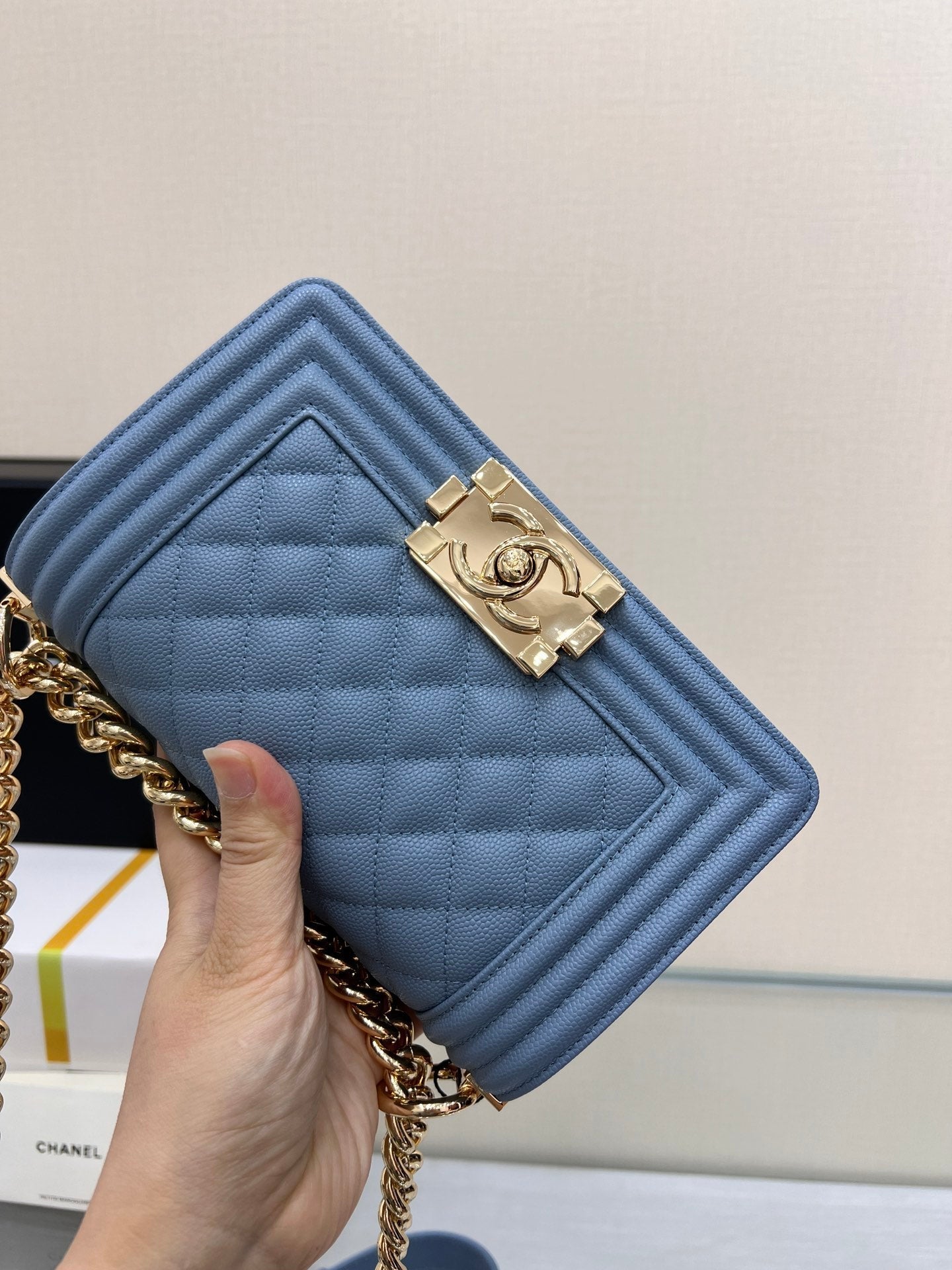 SAC GARÇON PETIT 20 BLEU CLAIR CAVIAR QUINCAILLERIE OR