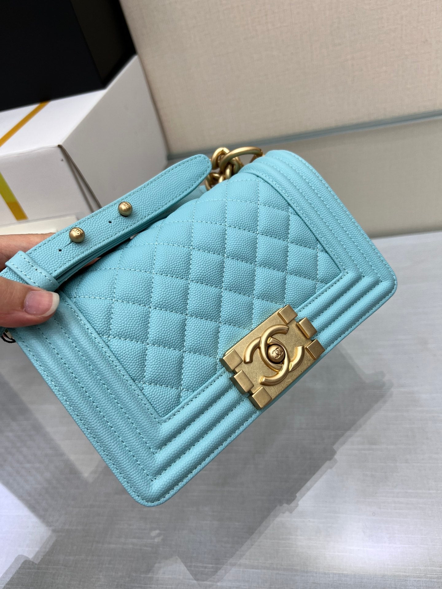 SAC GARÇON PETIT 20 BLEU NUAGE CAVIAR QUINCAILLERIE OR