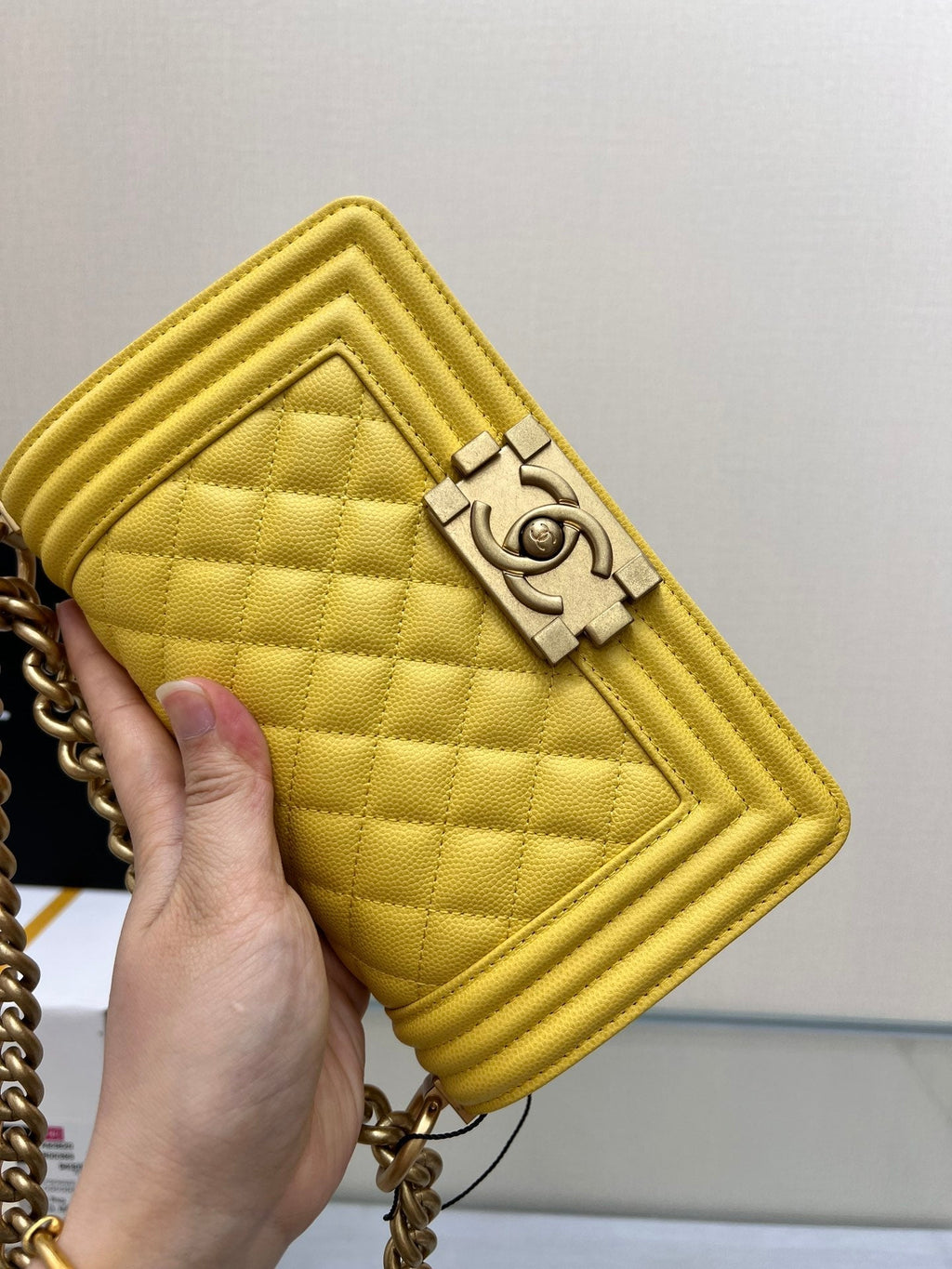 SAC GARÇON PETIT 20 CAVIAR JAUNE QUINCAILLERIE OR