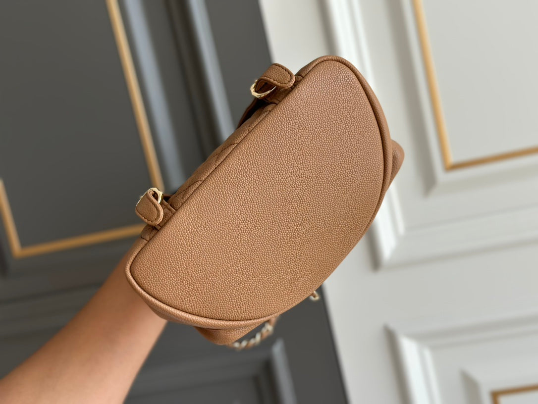 PETIT SAC À DOS 20,5 EN CUIR DE VEAU GRAINÉ MARRON