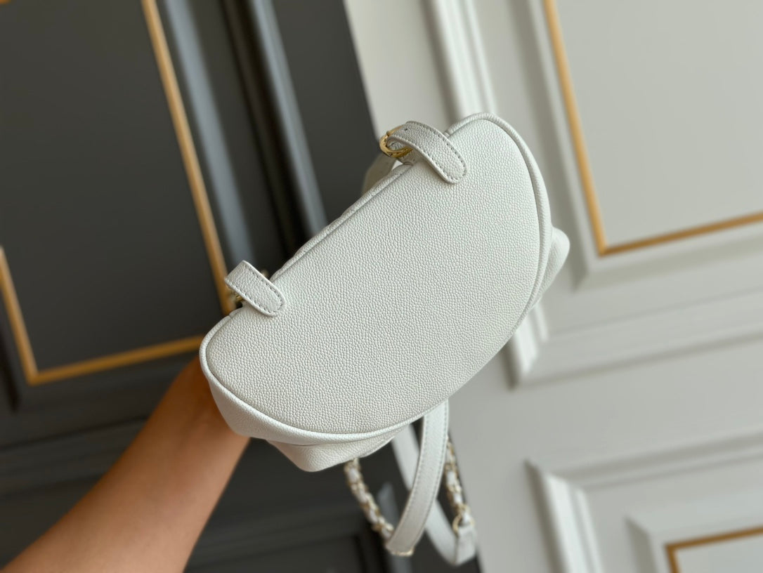 PETIT SAC À DOS 20,5 EN CUIR DE VEAU GRAINÉ BLANC