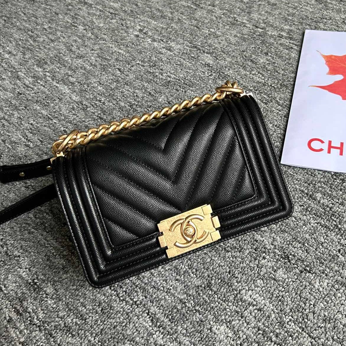 SAC GARÇON PETIT 20 NOIR CHEVRON CAVIAR QUINCAILLERIE OR