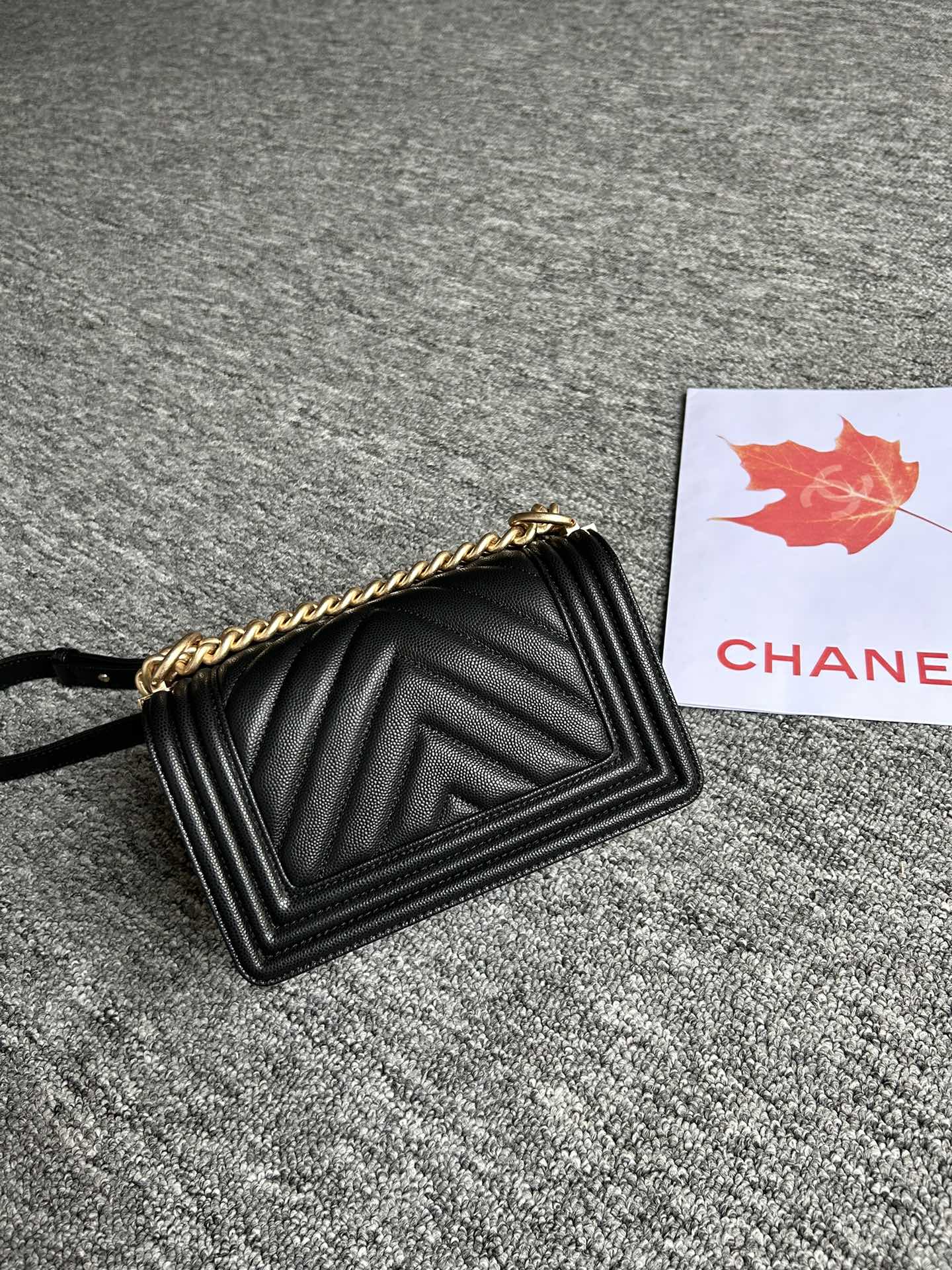 SAC GARÇON PETIT 20 NOIR CHEVRON CAVIAR QUINCAILLERIE OR