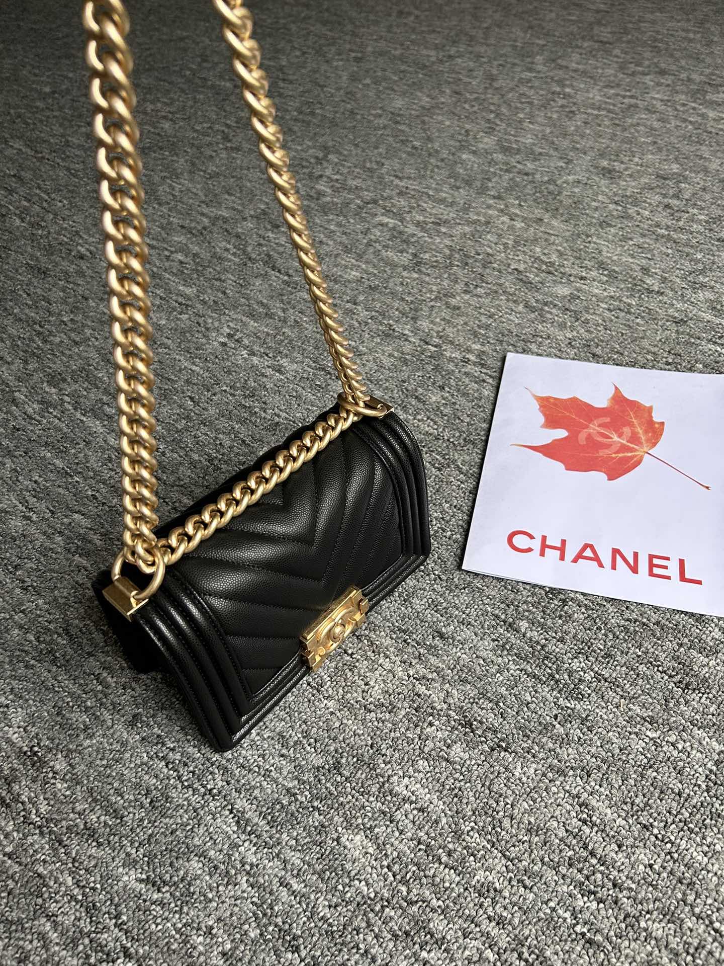 SAC GARÇON PETIT 20 NOIR CHEVRON CAVIAR QUINCAILLERIE OR