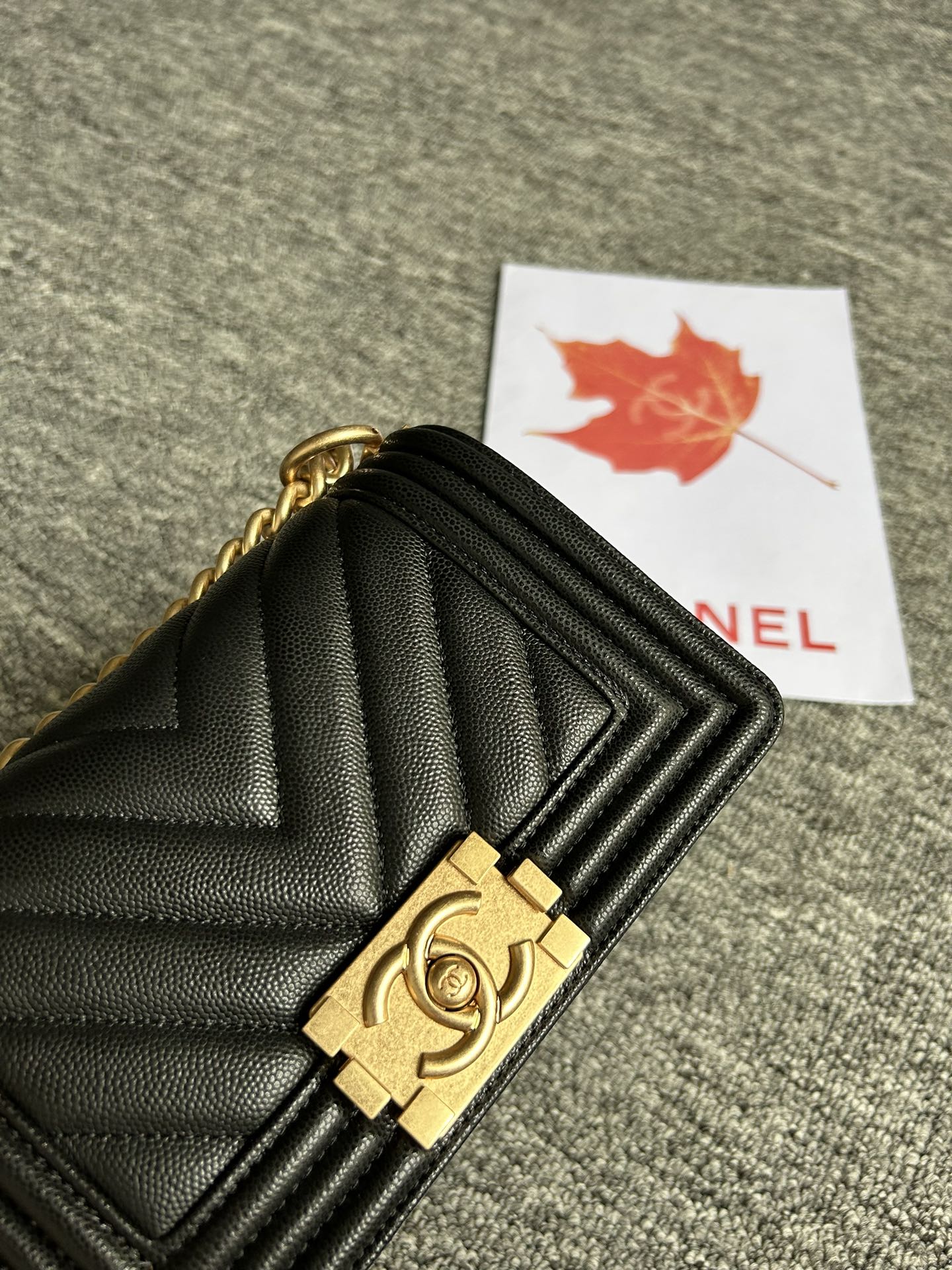 SAC GARÇON PETIT 20 NOIR CHEVRON CAVIAR QUINCAILLERIE OR