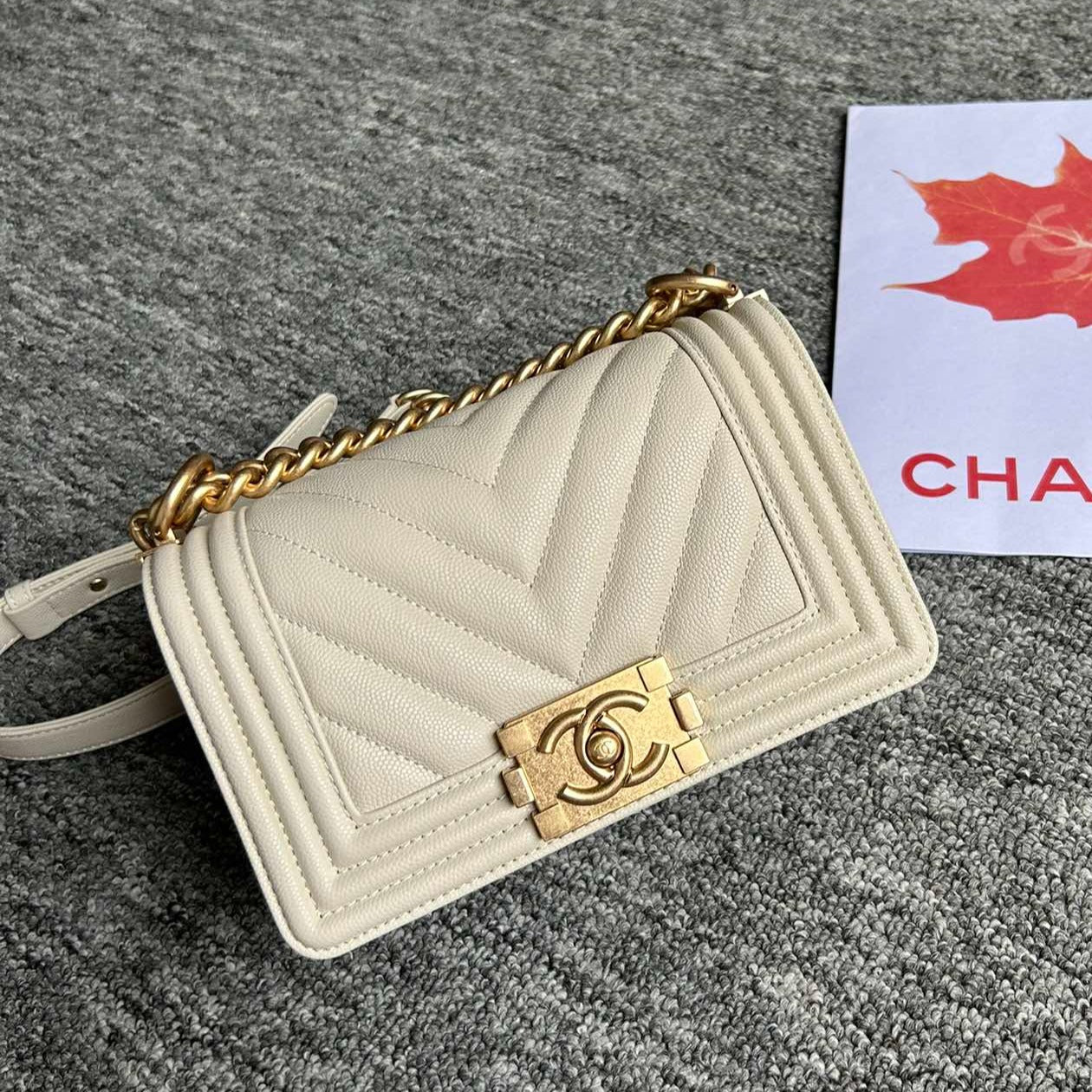 SAC GARÇON PETIT 20 CRÈME CHEVRON CAVIAR QUINCAILLERIE OR