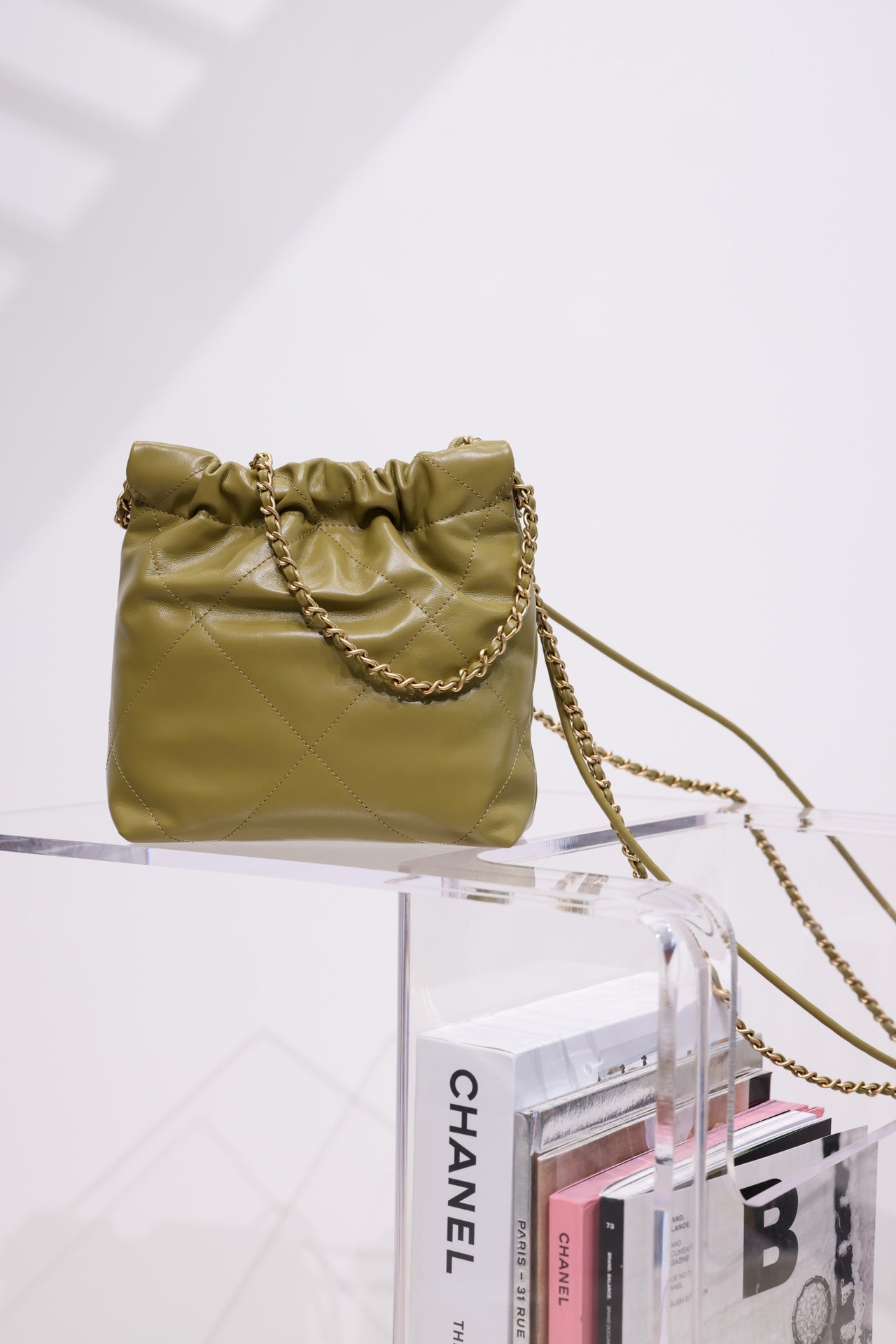 SAC HOBO CC 22 CUIR D'AGNEAU KAKI QUINCAILLERIE DORÉ 20 CM
