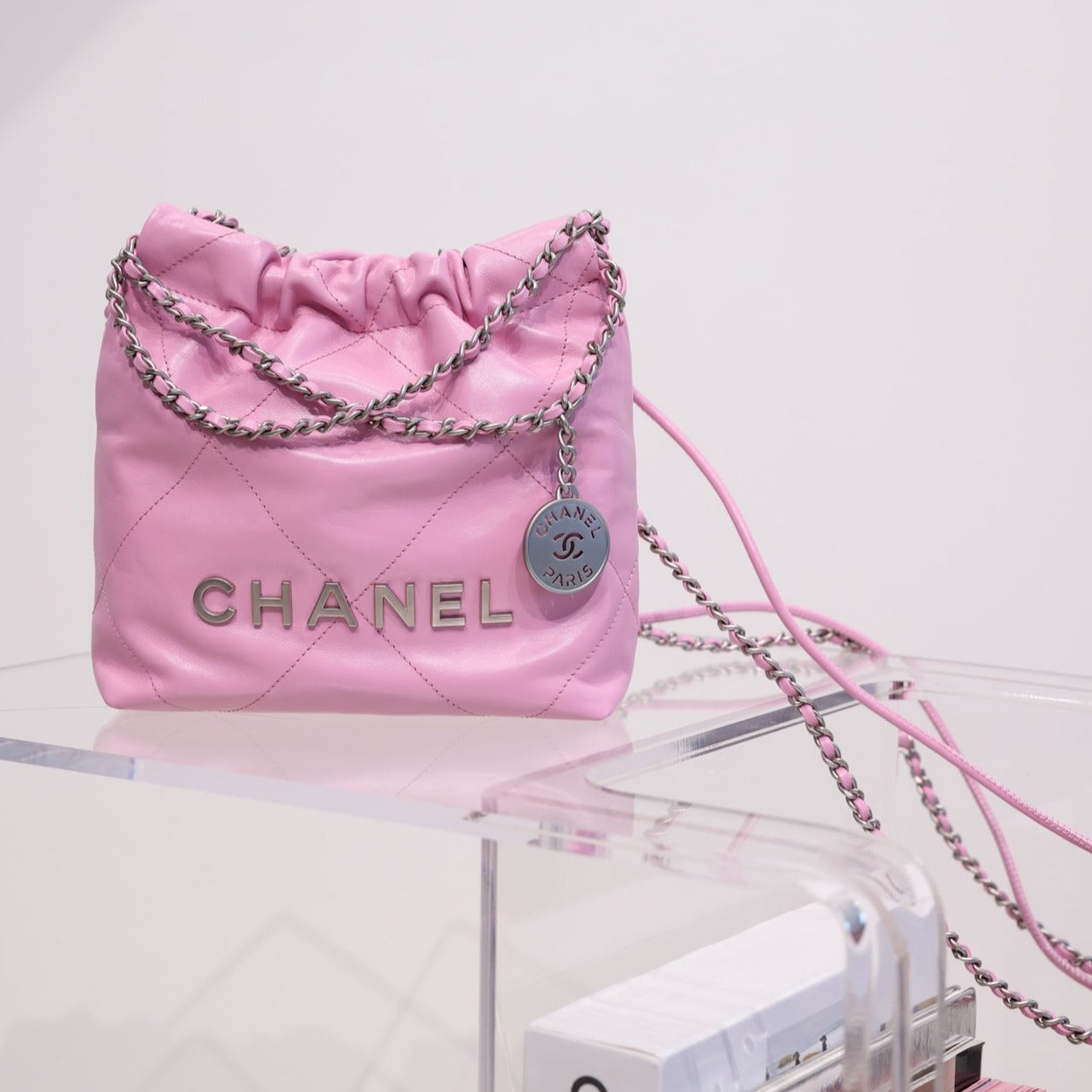 SAC HOBO CC 22 EN CUIR D'AGNEAU ROSE QUINCAILLERIE ARGENTÉE 20 CM