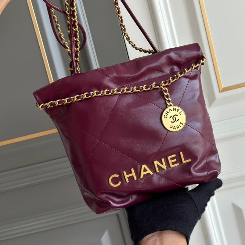 SAC HOBO CC 22 CUIR D'AGNEAU BORDEAUX QUINCAILLERIE DORÉ 20 CM