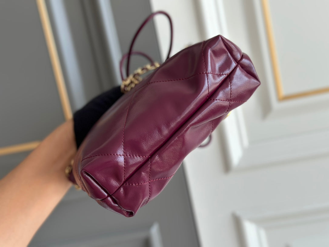 SAC HOBO CC 22 CUIR D'AGNEAU BORDEAUX QUINCAILLERIE DORÉ 20 CM