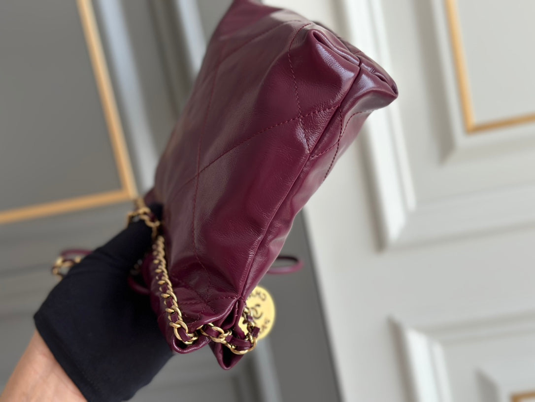 SAC HOBO CC 22 CUIR D'AGNEAU BORDEAUX QUINCAILLERIE DORÉ 20 CM