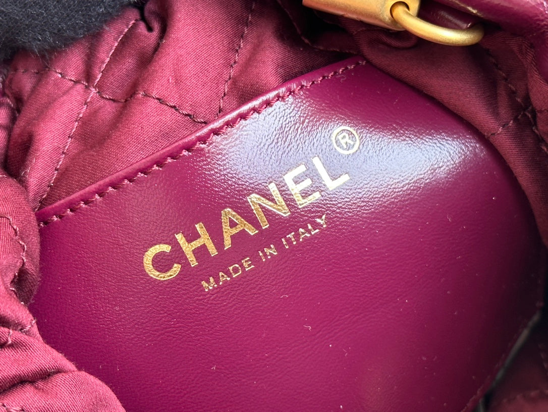 SAC HOBO CC 22 CUIR D'AGNEAU BORDEAUX QUINCAILLERIE DORÉ 20 CM