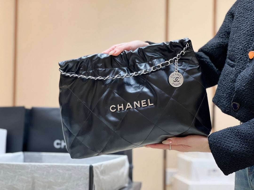 SAC HOBO CC 19 43 CM EN CUIR DE CHÈVRE NOIR QUINCAILLERIE ARGENTÉE