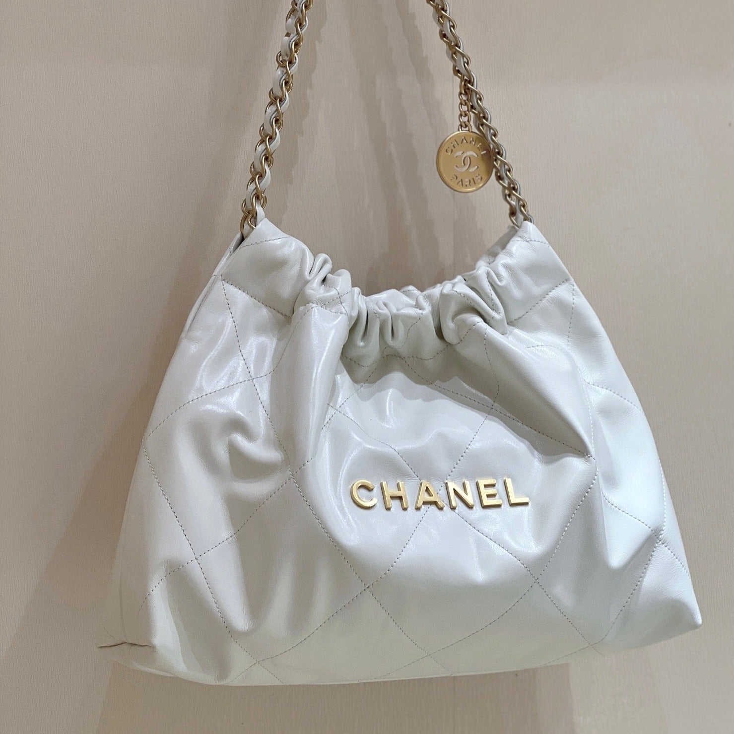 SAC HOBO CC 19 43 CM EN CUIR DE CHÈVRE BLANC QUINCAILLERIE DORÉ