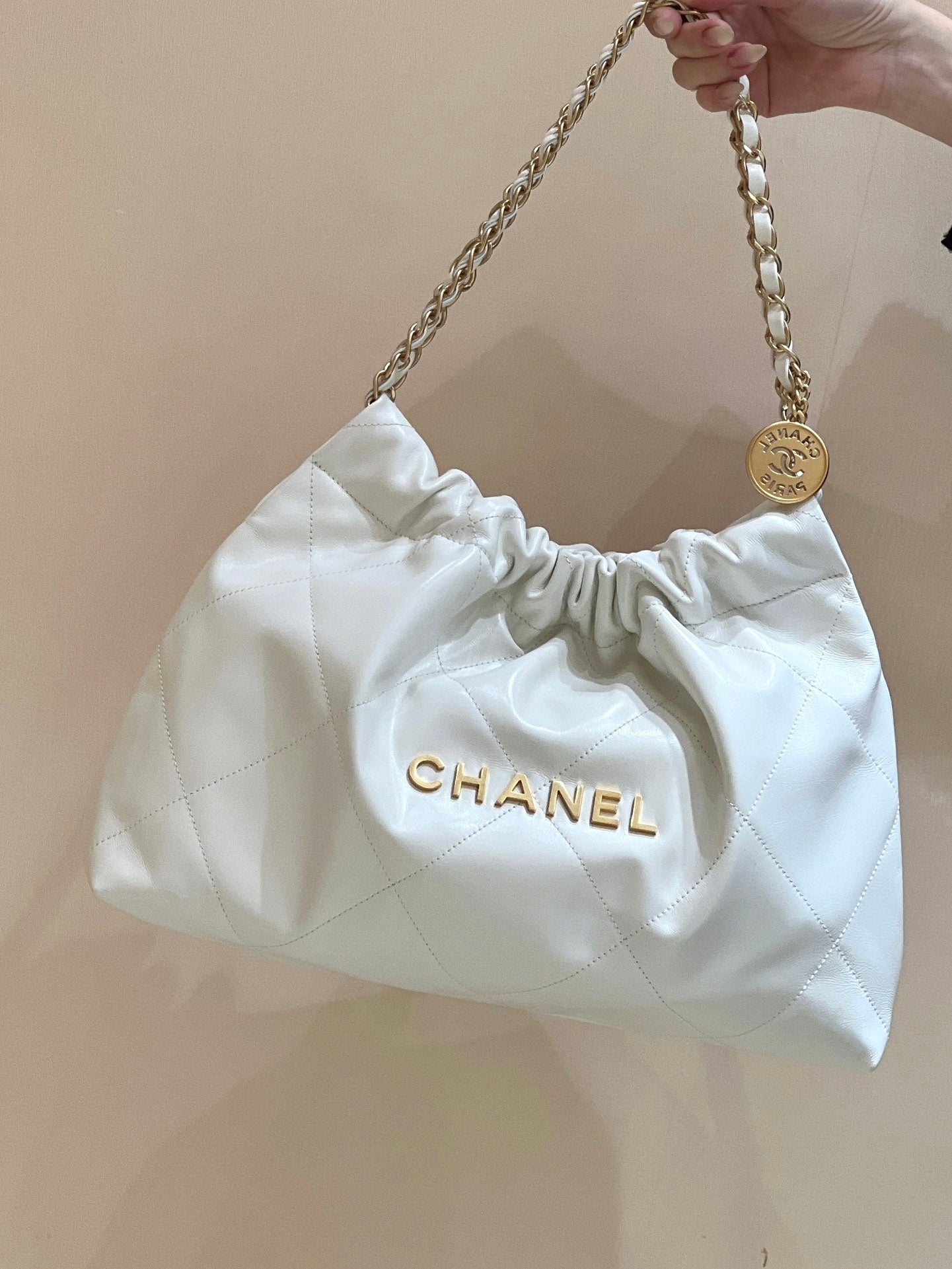 SAC HOBO CC 19 43 CM EN CUIR DE CHÈVRE BLANC QUINCAILLERIE DORÉ