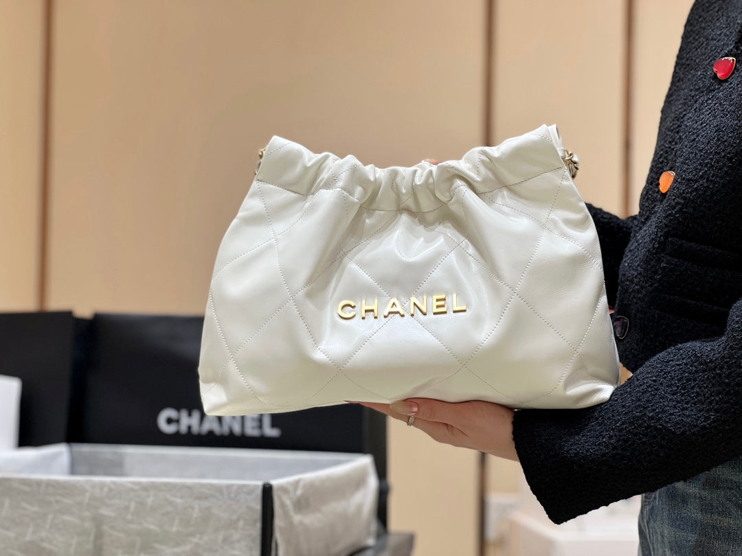 SAC HOBO CC 19 43 CM EN CUIR DE CHÈVRE BLANC QUINCAILLERIE DORÉ