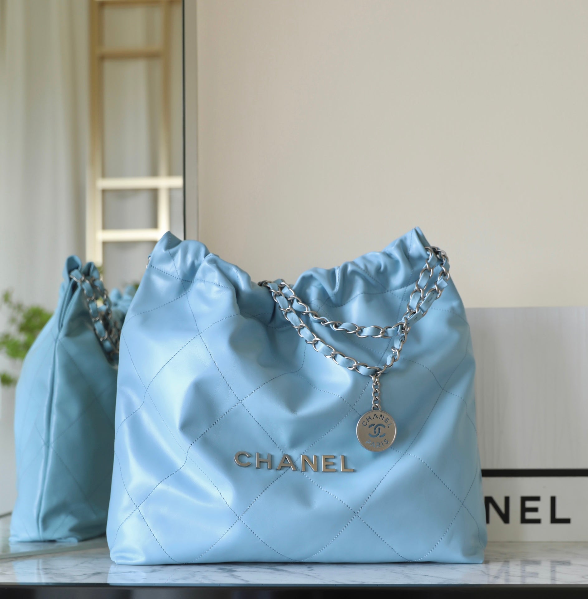 CC 22 ANTIBA SAC HOBO BLEU CLAIR 39CM 