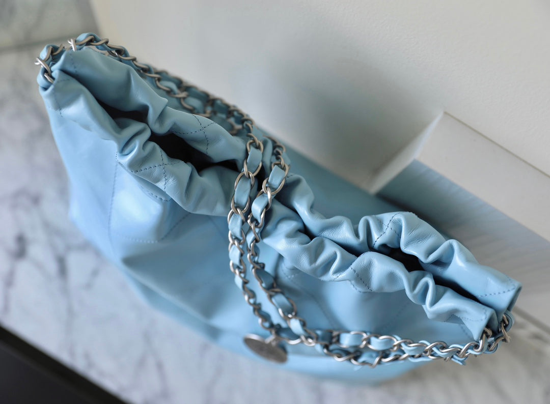 CC 22 ANTIBA SAC HOBO BLEU CLAIR 39CM 
