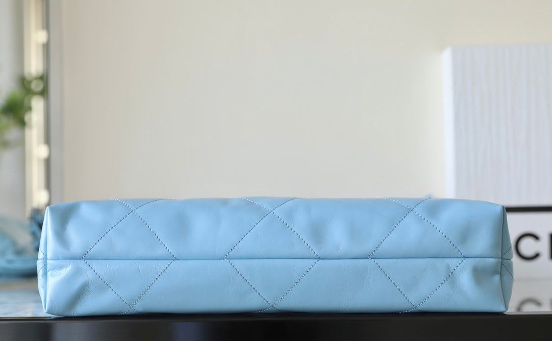 CC 22 ANTIBA SAC HOBO BLEU CLAIR 39CM 