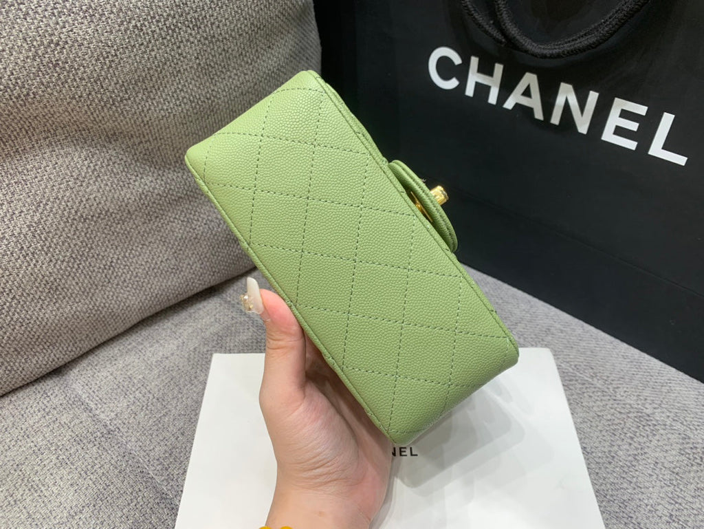 MINI SAC À RABAT CARRÉ 17 CM VERT CAVIAR QUINCAILLERIE DORÉ