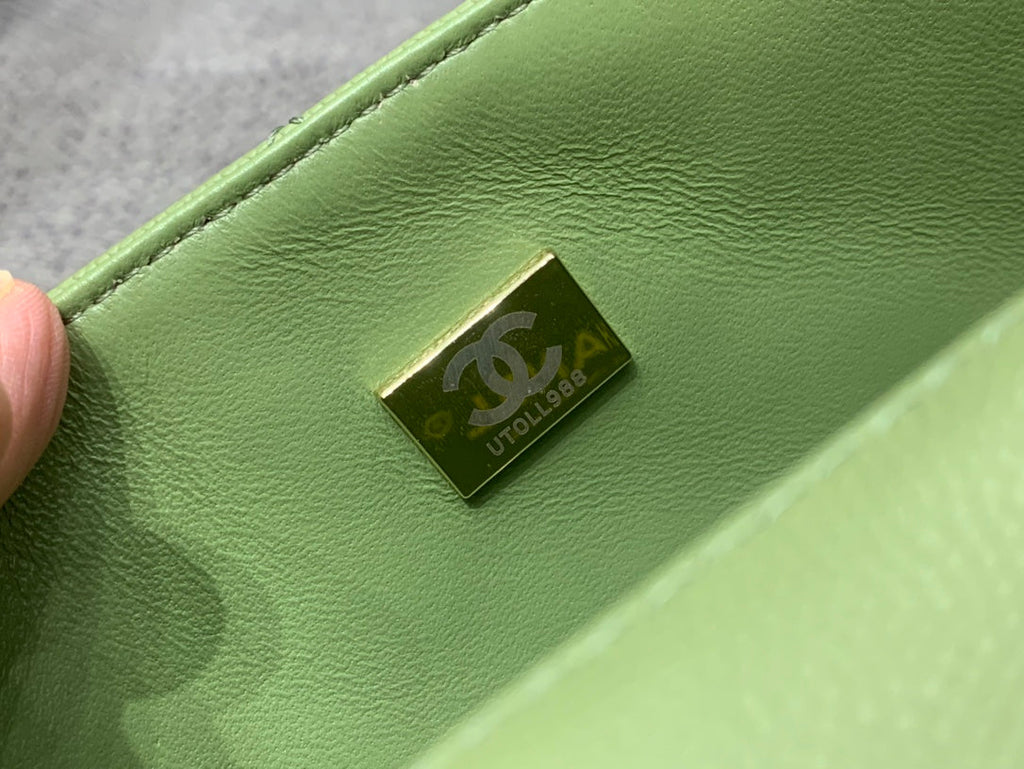 MINI SAC À RABAT CARRÉ 17 CM VERT CAVIAR QUINCAILLERIE DORÉ
