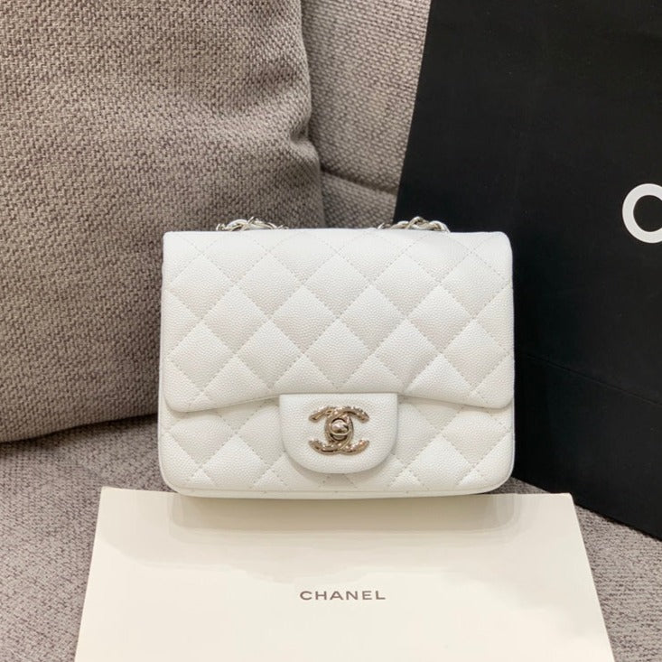 MINI SAC À RABAT CARRÉ 17 CM BLANC CAVIAR QUINCAILLERIE ARGENTÉE