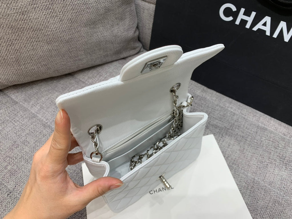 MINI SAC À RABAT CARRÉ 17 CM BLANC CAVIAR QUINCAILLERIE ARGENTÉE