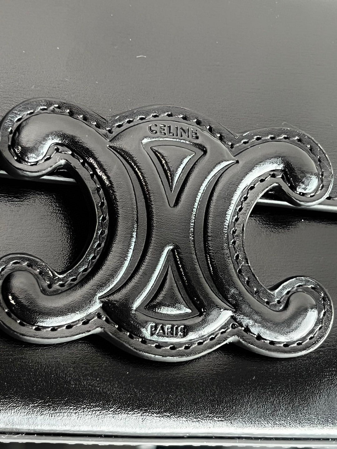 CUIR TRIOMPHE 20 VEAU NOIR ACIER DORÉ