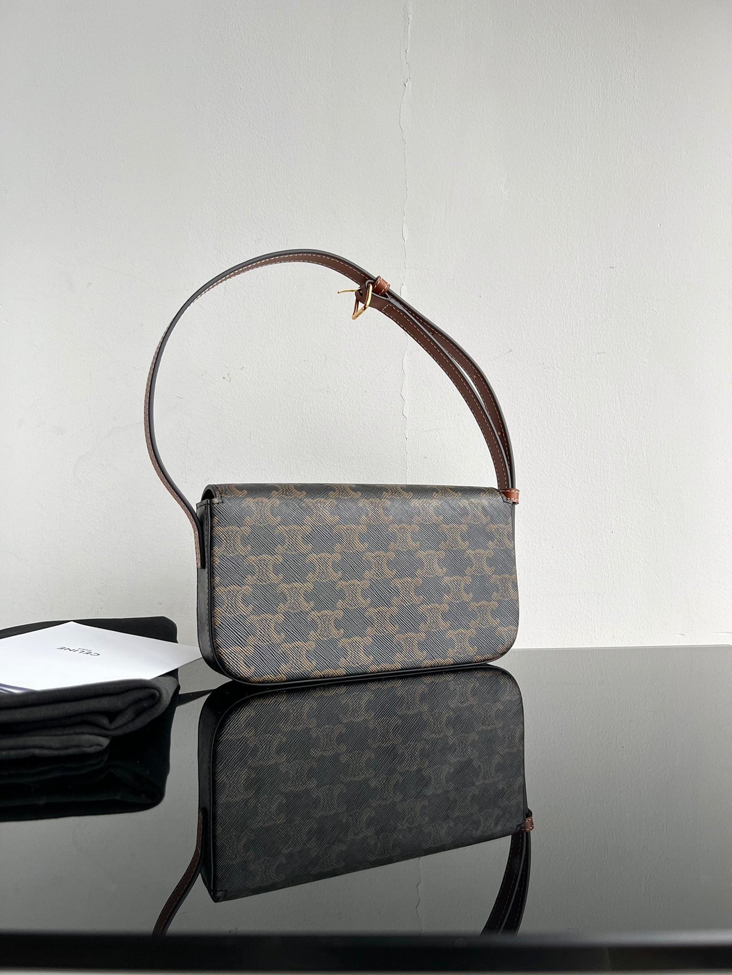 CLASSIQUE TRIOMPHE 20 CUIR DE VEAU MONOGRAMME MARRON