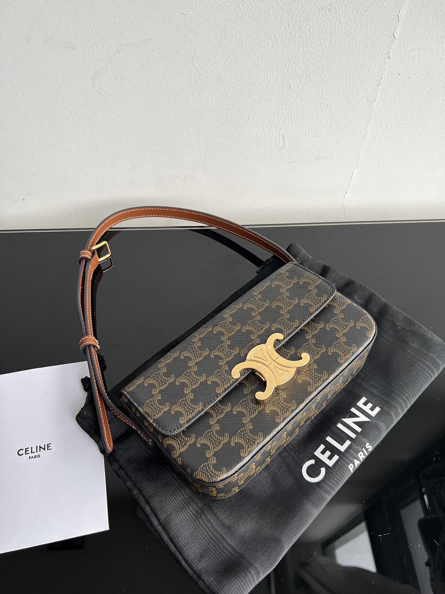 CLASSIQUE TRIOMPHE 20 CUIR DE VEAU MONOGRAMME MARRON