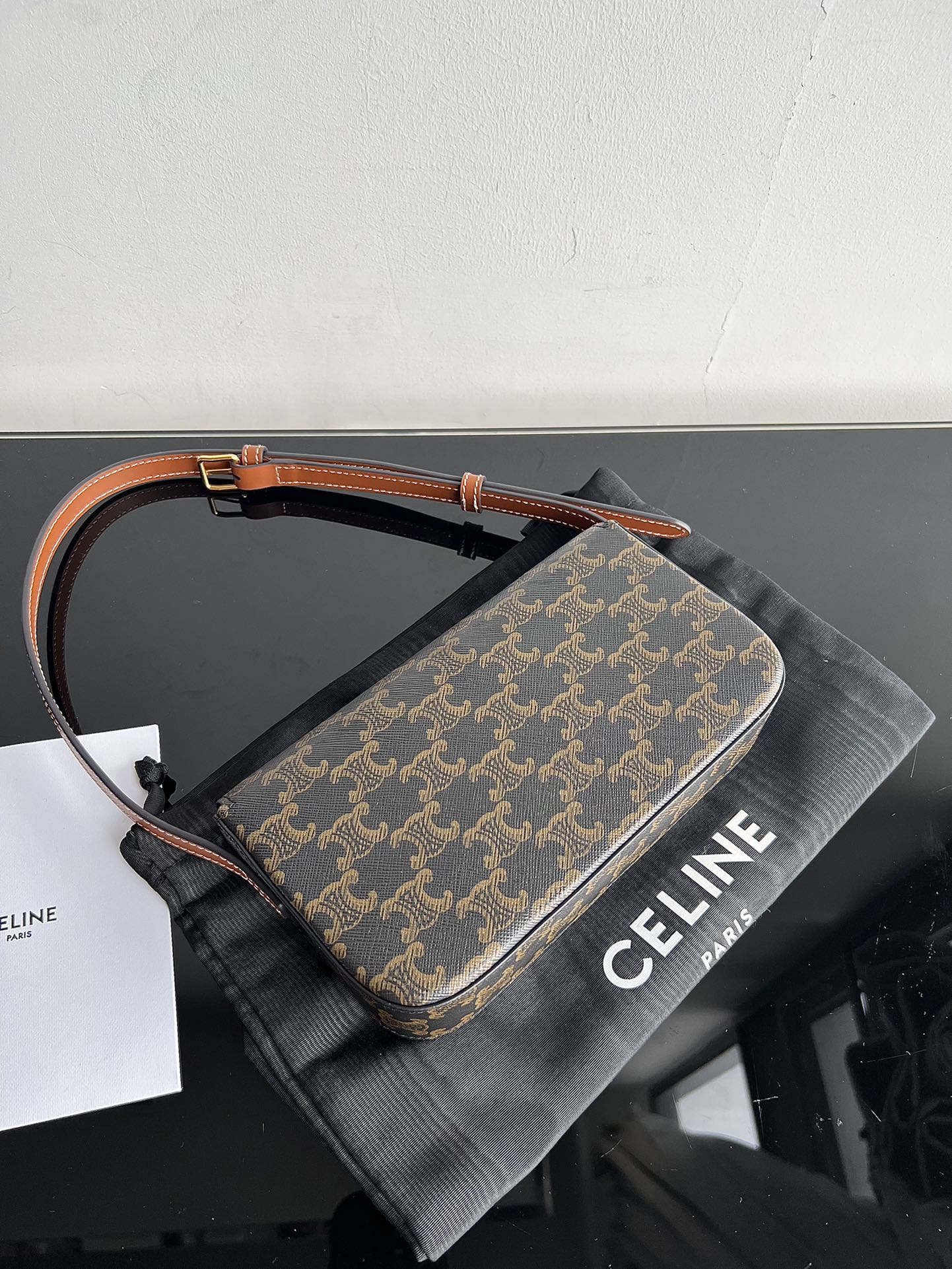 CLASSIQUE TRIOMPHE 20 CUIR DE VEAU MONOGRAMME MARRON