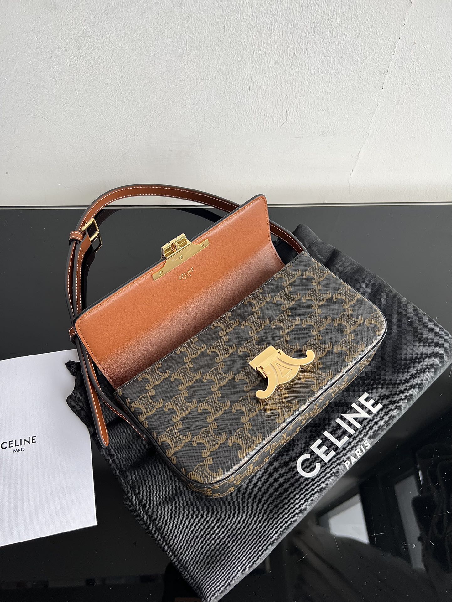CLASSIQUE TRIOMPHE 20 CUIR DE VEAU MONOGRAMME MARRON
