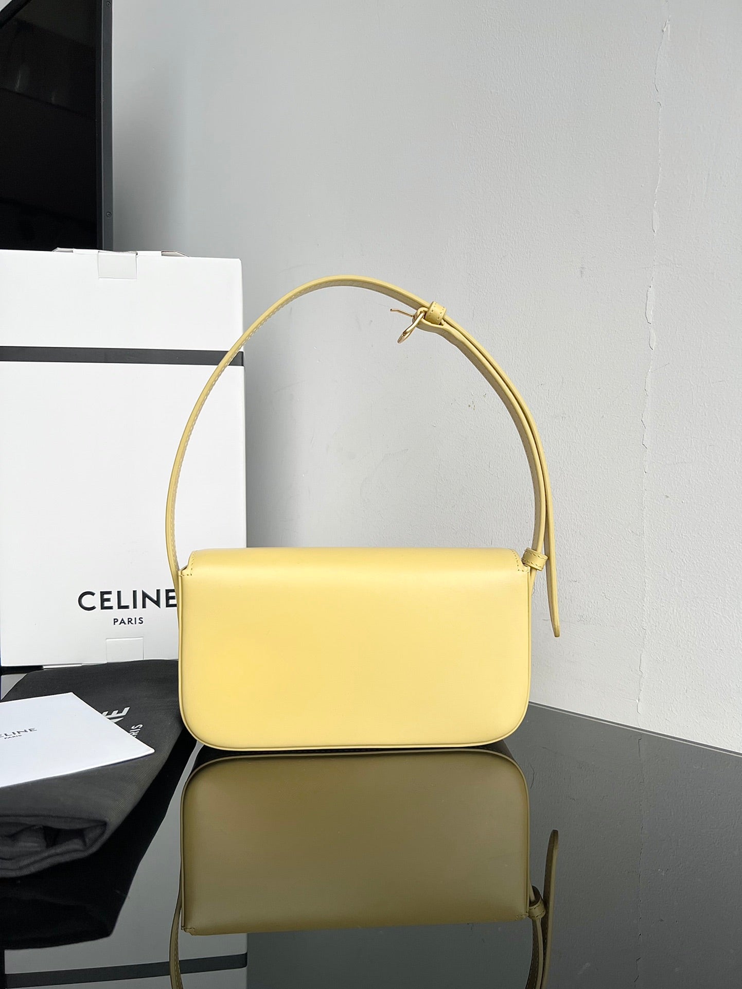 CLASSIQUE TRIOMPHE 20 CUIR DE VEAU JAUNE