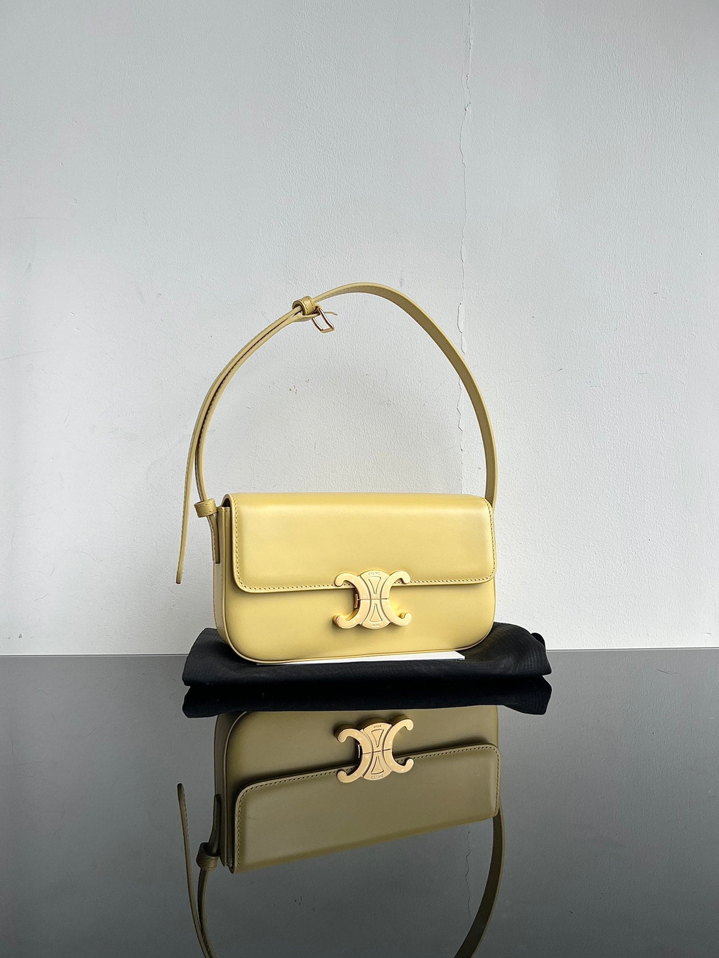 CLASSIQUE TRIOMPHE 20 CUIR DE VEAU JAUNE