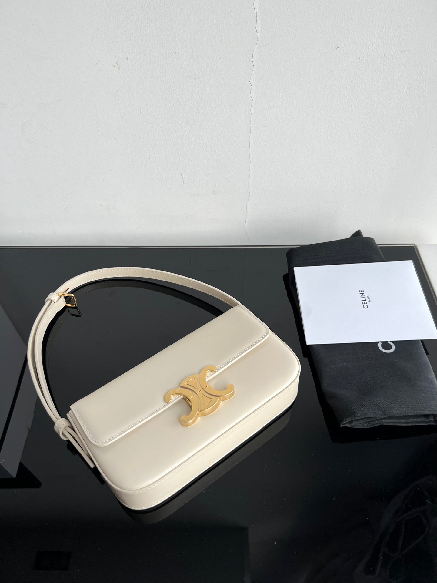 CLASSIC TRIOMPHE 20 CUIR DE VEAU CRÈME ACIER DORÉ