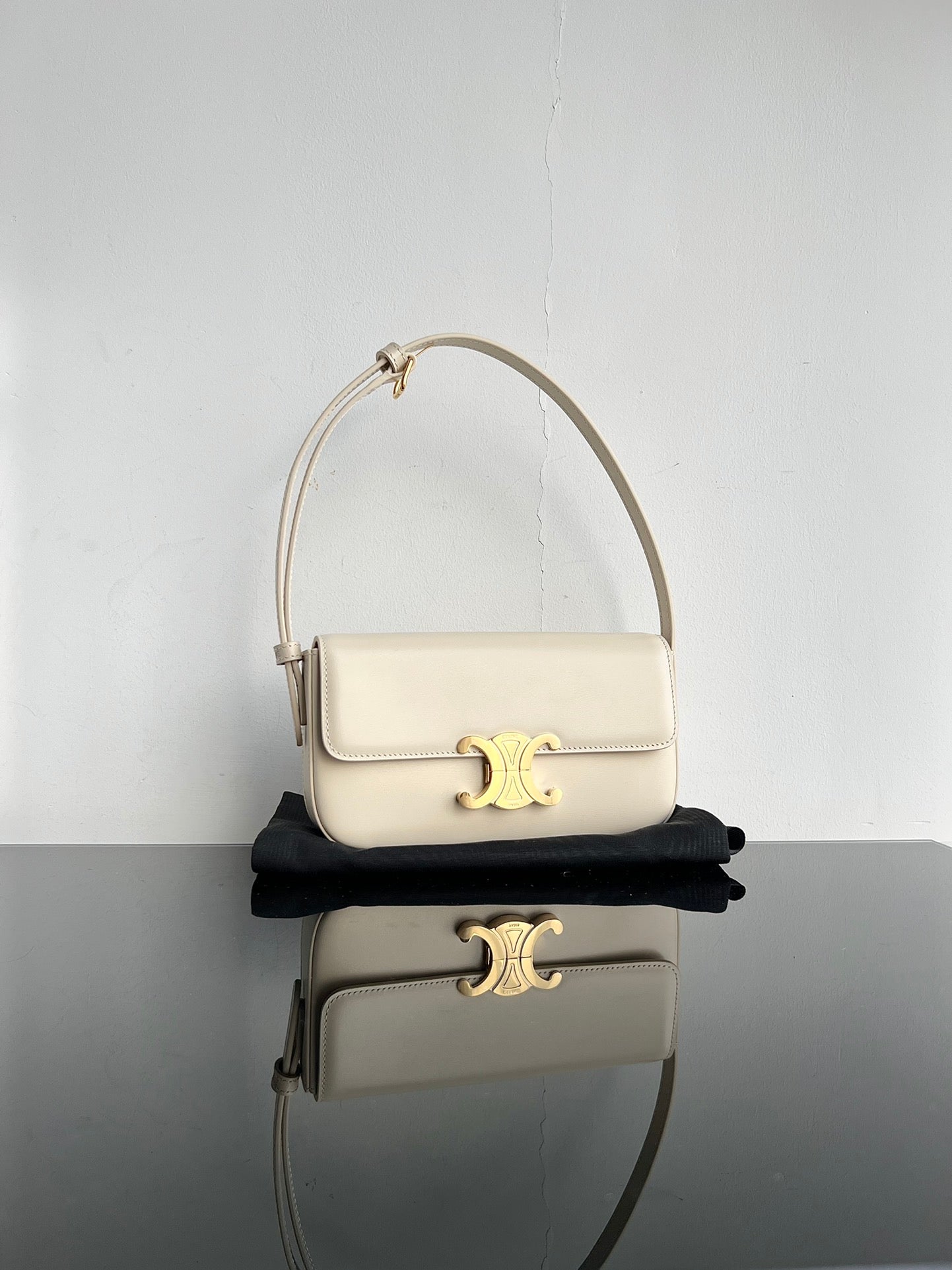 CLASSIC TRIOMPHE 20 CUIR DE VEAU CRÈME ACIER DORÉ